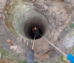 Kontrola studni w dawnej osadzie Martew.jpg